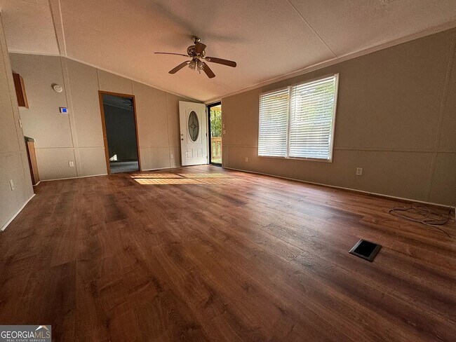 Foto del edificio - Rent Reduced!