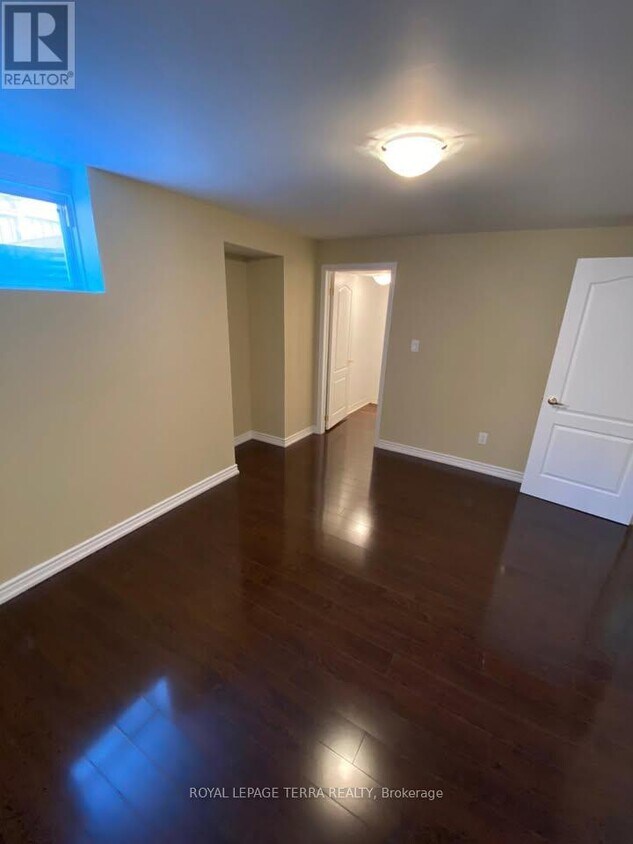 Building Photo - 54 Andretti Cres