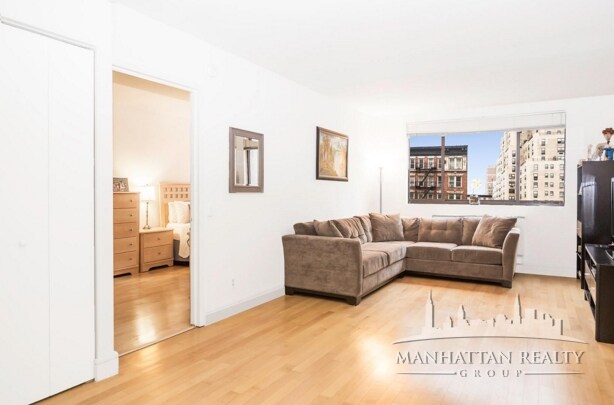 Building Photo - 420 W 52nd St