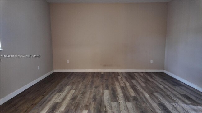 Foto del edificio - 374 NE 27th Ave