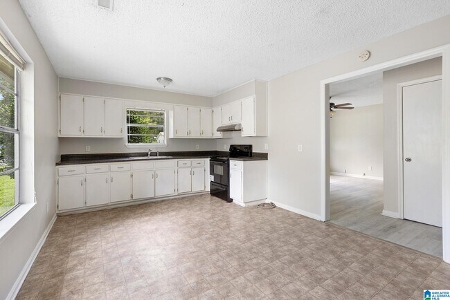 Building Photo - 63 Bluebell St