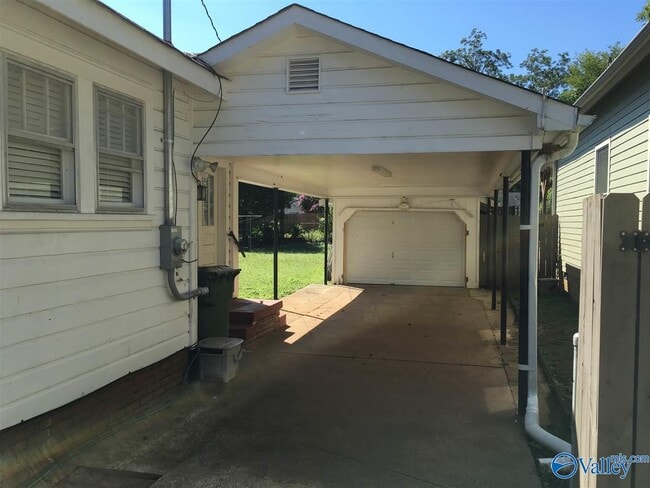 Building Photo - 1118 Ward Ave NE