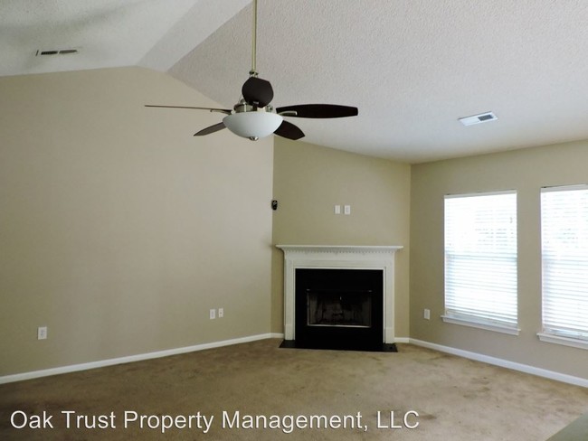 Building Photo - 5053 Thornton Dr