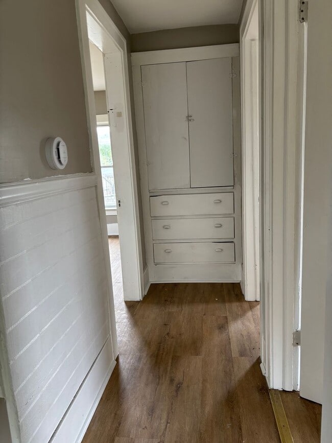 Building Photo - Charming 3-bedroom home, ready for you! Se...
