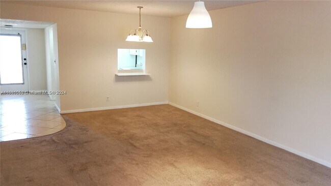 Building Photo - 2960 Riverside Dr