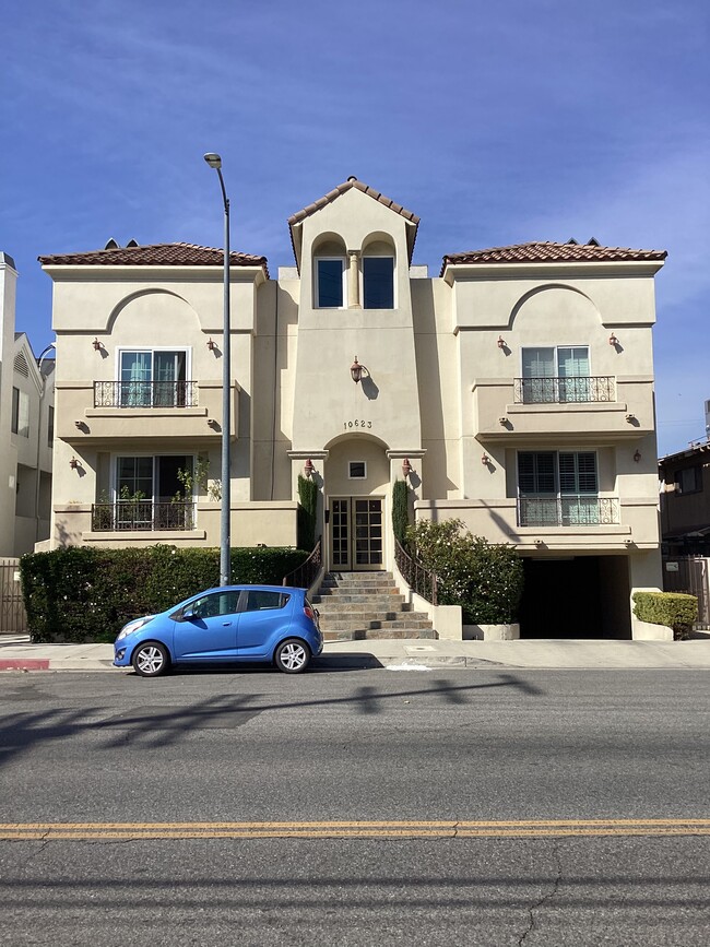 10623 Moorpark St, North Hollywood, CA 91602 Townhome Rentals in