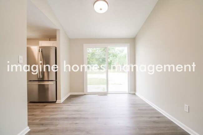 Building Photo - 9248 Cranbrook Dr