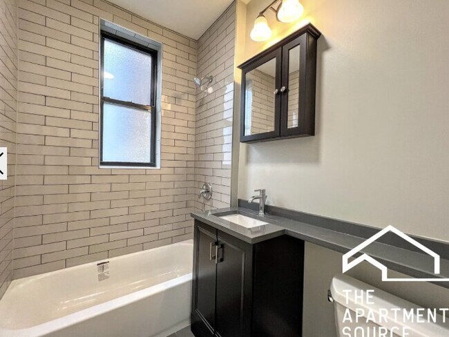 Building Photo - 4419 N Wolcott Ave