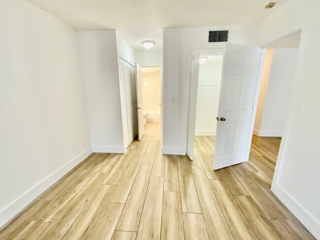 Building Photo - 877 NE 91st Ter