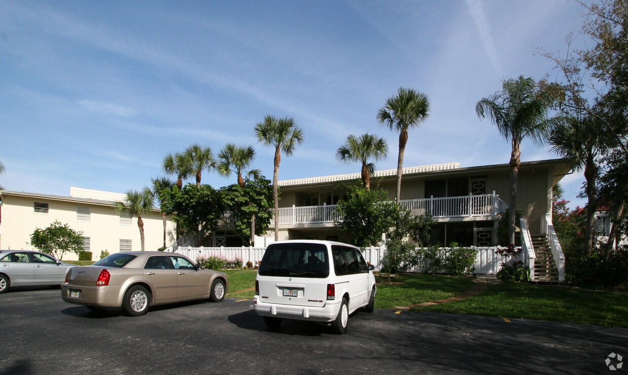 West Bay Cove South Apartments in Bradenton Beach, FL