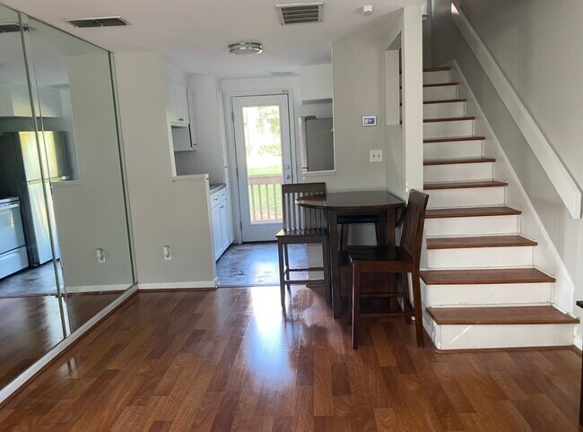 Foto del edificio - 721 N Poplar St