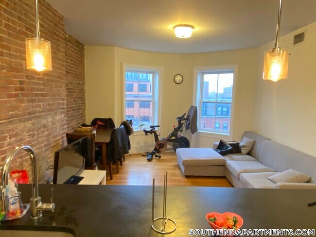 Foto del edificio - 656 Massachusetts Ave