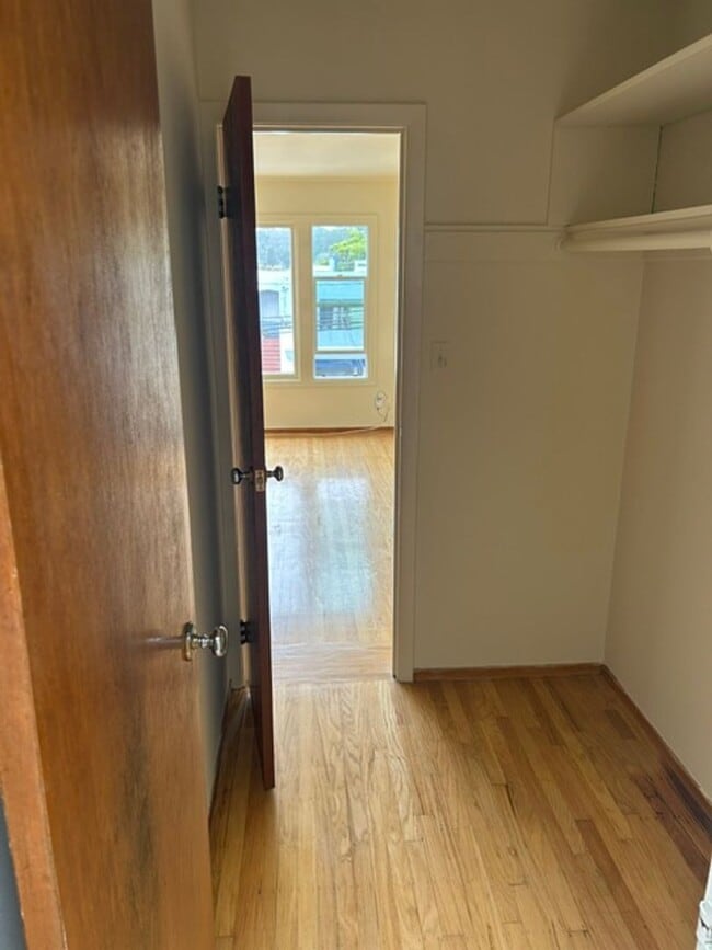 Building Photo - 37