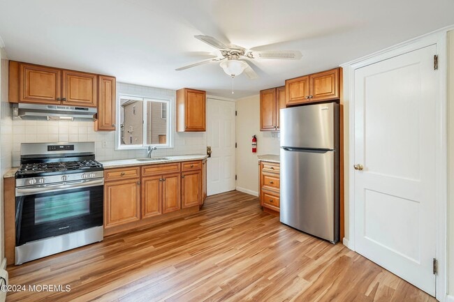 Building Photo - 105 Coolidge Ave