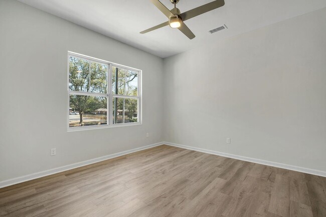 Foto del edificio - 2022 Trimble Rd