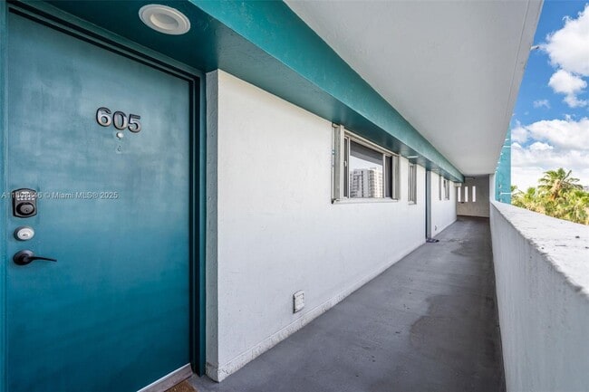 Foto del edificio - 1700 NW N River Dr