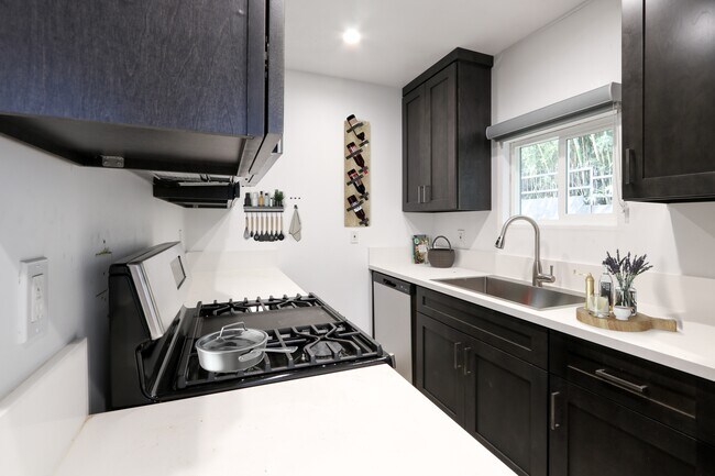 Foto del edificio - 410 Lucas Ave.