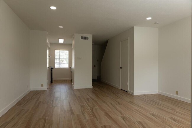 Building Photo - 8102 Amelia Rd