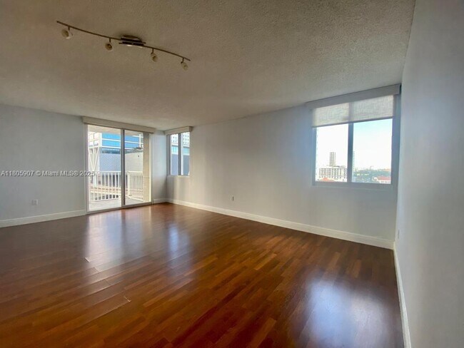 Building Photo - 850 N Miami Ave