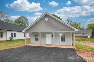 Building Photo - 1709 N Clay St