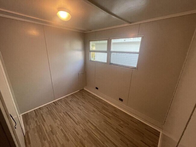 Foto del edificio - 140 N Pleasant Ave