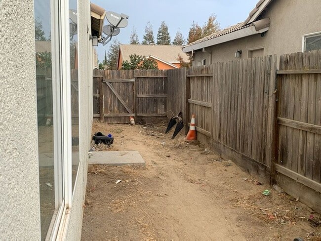 Building Photo - 360 Jasmine Ln