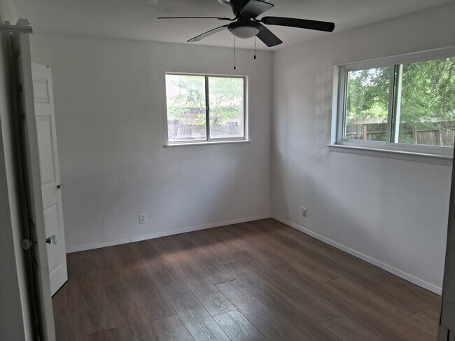 Building Photo - 207 Arnett Dr