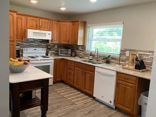 Foto del edificio - 527 Eastview Rd