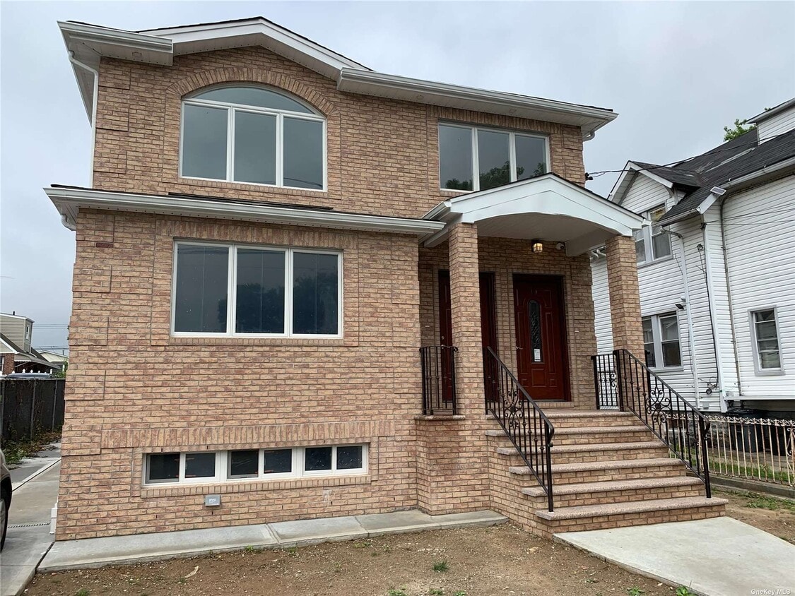 222424 99th St, Queens, NY 11369 Room for Rent in Queens, NY