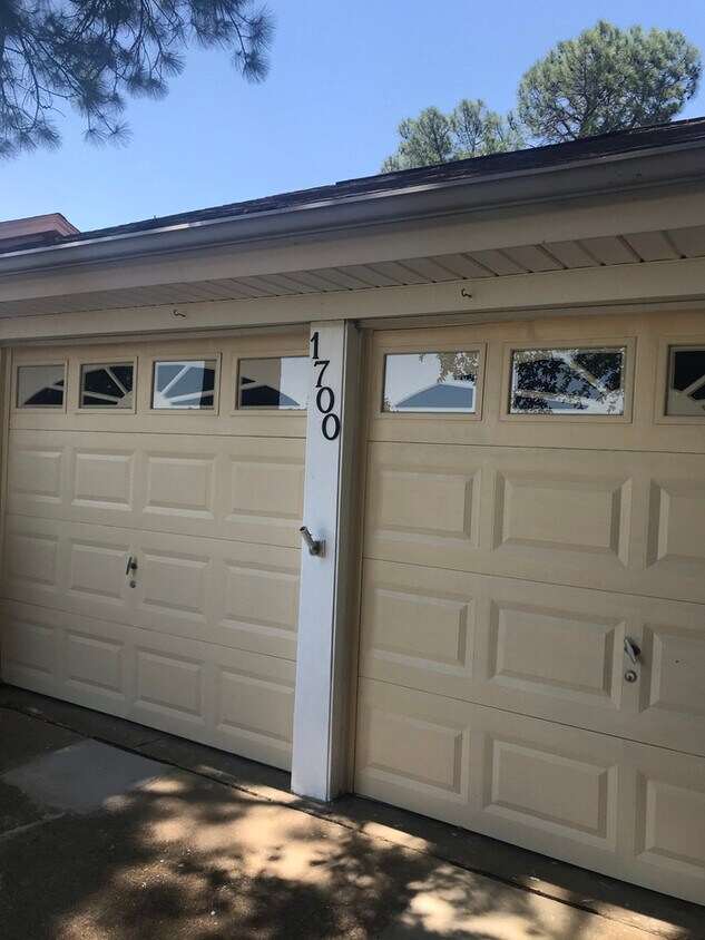 Foto principal - 3/2/2 W/ Sunroom Addition