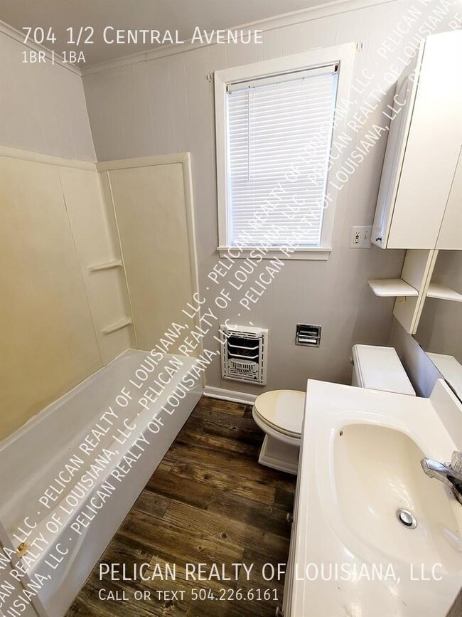 Building Photo - 704 1/2 Central Avenue-