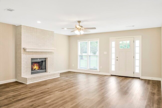 Building Photo - 130 Birch Creek Cir