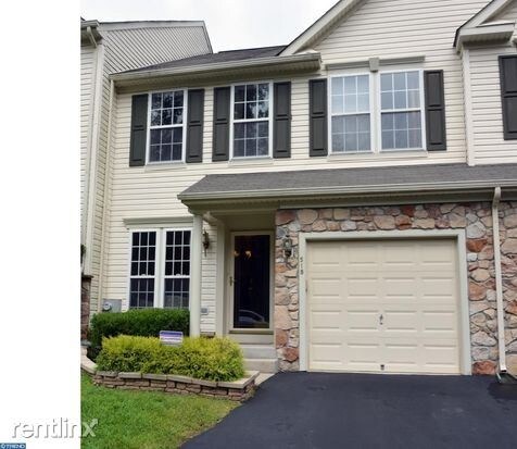 Primary Photo - 3 br, 2.5 bath Townhome - 518 Mockingbird Way