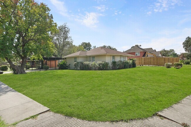 Foto del edificio - 5966 Doulton Dr