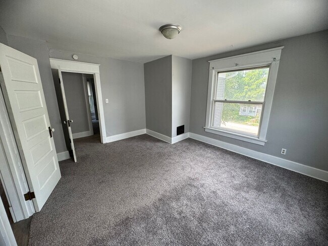 Foto del edificio - 4 bedroom 1 bath Home in Davenport