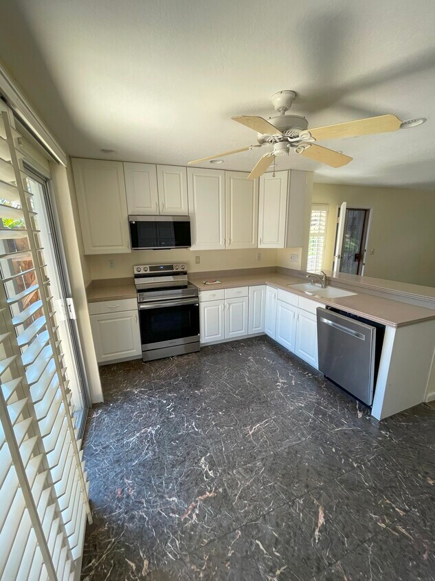 Foto principal - 8299 Echo Dell Rd