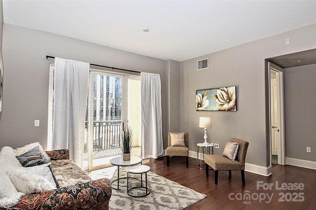 Foto del edificio - 4625 Piedmont Row Dr