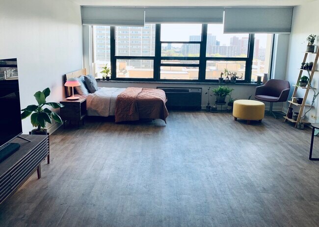 Foto del edificio - 5100 N Marine Dr