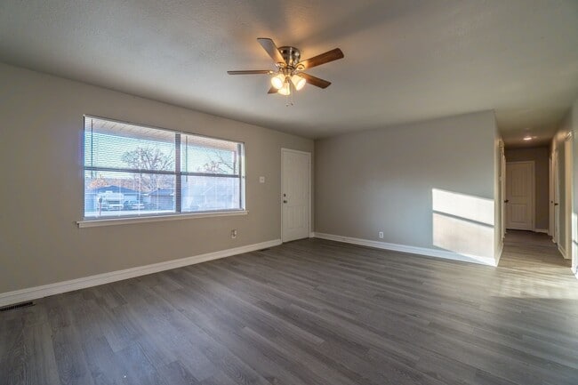 Building Photo - * Move-In Special * Charming 3 Bed / 1.5 Bath Home in Greenwood (1 Acre Lot)