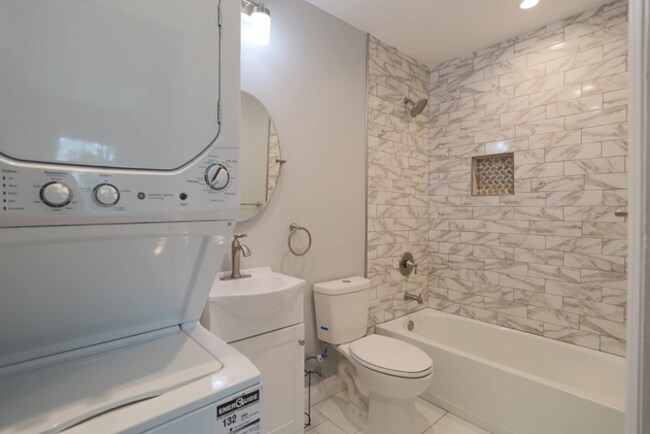 Foto del edificio - 13426 Benfield Ave