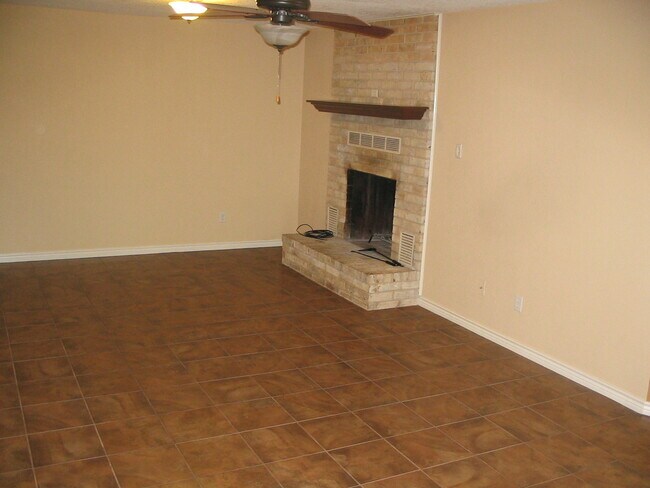 Building Photo - BRICK HOME, NORTH BELTON