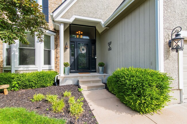 Building Photo - 4 Bed 4 Bath (2 Full, 2 Half)