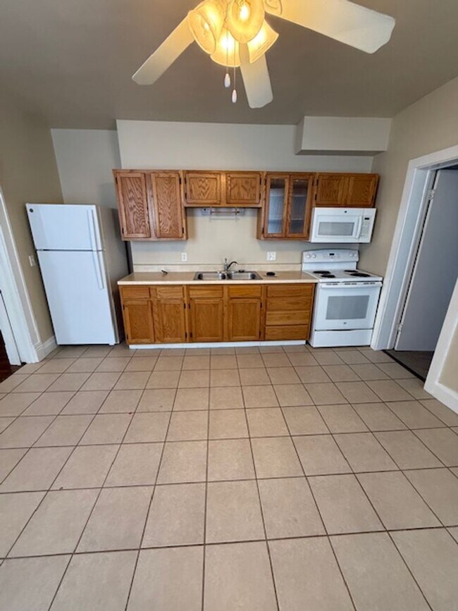 Building Photo - 2402-2404 S 10th St