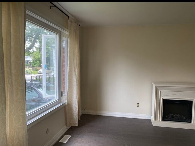 Building Photo - 17 Boem Av