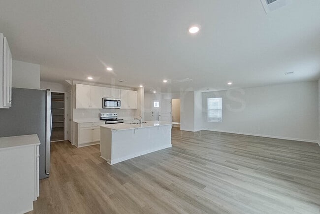 Building Photo - 115 Overstreet Way