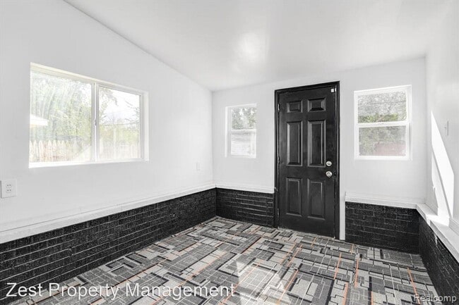 Building Photo - 3 br, 1 bath House - 15054 Hazelridge St