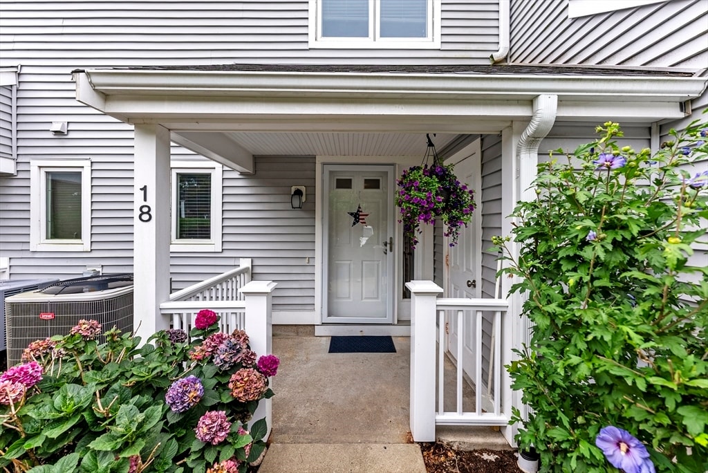 Primary Photo - 18 Westcliff Dr