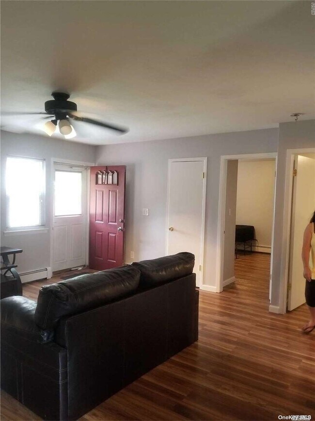 3 Space Ave, Farmingville, NY 11738 Room for Rent in Farmingville, NY