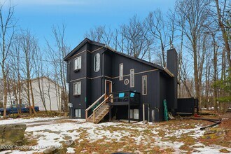 Building Photo - 1379 Winding Way