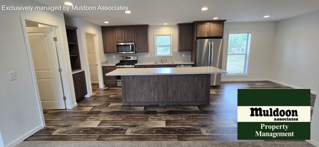 Building Photo - 151 E Jerome Dr